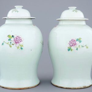 Une paire de vases en porcelaine de Chine famille rose à décor de cailles, 19ème — photo 3