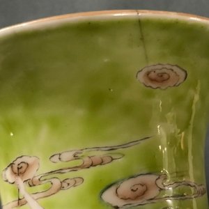Une paire de vases en porcelaine de Chine famille rose à décor de cavaliers, 19ème — photo 25
