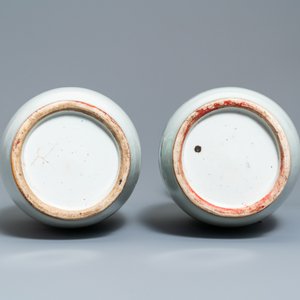 Une paire de vases en porcelaine de Chine famille rose à décor de dames dans un jardin, 19/20ème — photo 6