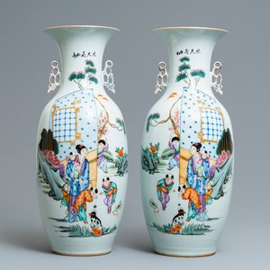Une paire de vases en porcelaine de Chine famille rose à décor de dames et garçons dans un jardin, 19/20ème — photo 1