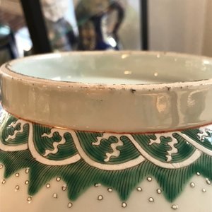 Une paire de vases en porcelaine de Chine famille rose à décor de dragon, marque et époque de Guangxu — photo 13
