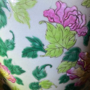 Une paire de vases en porcelaine de Chine famille rose à décor de dragons, 19ème — photo 12