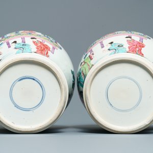 Une paire de vases en porcelaine de Chine famille rose à décor de figures dans un jardin, Yongzheng — photo 6