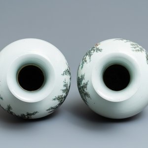 Une paire de vases en porcelaine de Chine famille rose à décor de joueurs de go, marque de Qianlong, 19/20ème — photo 5