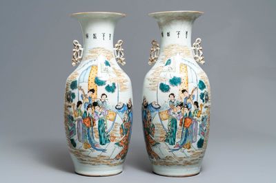 Une paire de vases en porcelaine de Chine famille rose à décor de musiciennes, 19/20ème