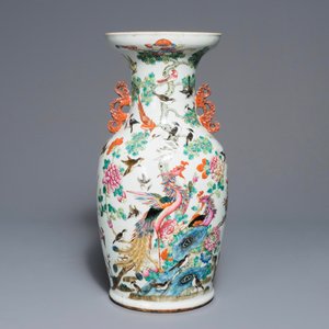 Une paire de vases en porcelaine de Chine famille rose à décor de phénix et faisants, 19ème — photo 2