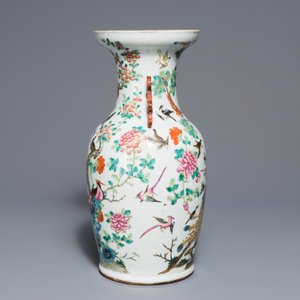 Une paire de vases en porcelaine de Chine famille rose à décor de phénix et faisants, 19ème — photo 5