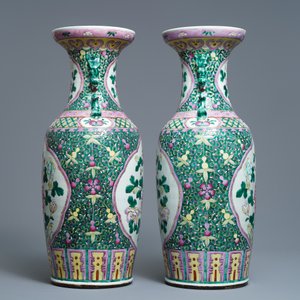 Une paire de vases en porcelaine de Chine famille rose à décor de pivoines, 19ème — photo 4