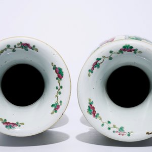 Une paire de vases en porcelaine de Chine famille rose à décor des "100 antiquités", 19ème — photo 5