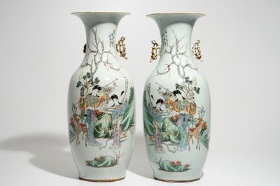 Une paire de vases en porcelaine de Chine famille rose à décor d'immortels, 19/20ème