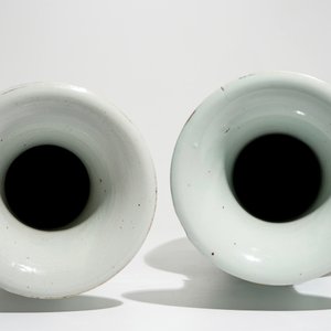 Une paire de vases en porcelaine de Chine famille rose à décor d'immortels, 19/20ème — photo 5