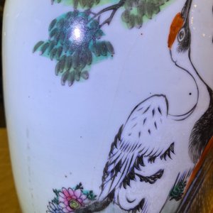 Une paire de vases en porcelaine de Chine famille rose à décor d'oiseaux, 19/20ème — photo 7