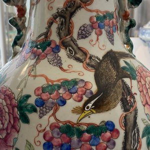 Une paire de vases en porcelaine de Chine famille rose à décor d'oiseaux parmi branches fleuries, 19ème — photo 20