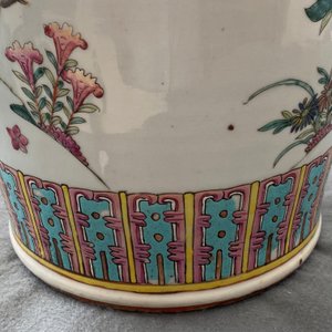 Une paire de vases en porcelaine de Chine famille rose à décor d'oiseaux parmi branches fleuries, 19ème — photo 23