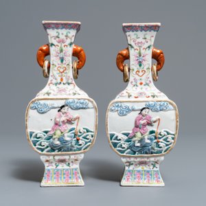 Une paire de vases en porcelaine de Chine famille rose à décor en relief de Liu Hai, marque de Qianlong, 19ème — photo 3