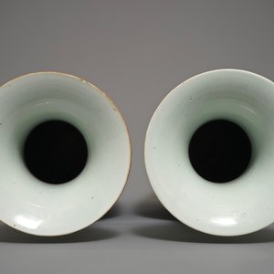 Une paire de vases en porcelaine de Chine famille rose à décor floral, 19/20ème — photo 5