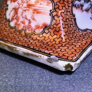 Une paire de vases en porcelaine de Chine famille rose à décor mandarin aux montures en bronze doré, Qianlong — photo 12