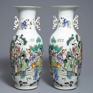 Une paire de vases en porcelaine de Chine famille rose à double décor, 19/20ème — photo 1
