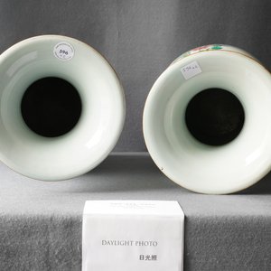 Une paire de vases en porcelaine de Chine famille rose à double décor, 19/20ème — photo 9