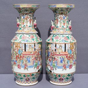 Une paire de vases en porcelaine de Chine famille rose aux anses en forme de femmes, 19ème — photo 14
