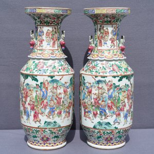 Une paire de vases en porcelaine de Chine famille rose aux anses en forme de femmes, 19ème — photo 15