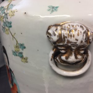 Une paire de vases en porcelaine de Chine famille rose aux dames dans un jardin, 19/20ème — photo 10
