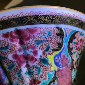 Une paire de vases en porcelaine de Chine famille rose aux dames dans un jardin Yongzheng — photo 21