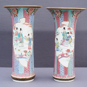 Une paire de vases en porcelaine de Chine famille rose aux dames dans un jardin Yongzheng — photo 33