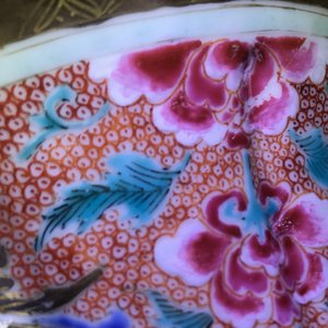Une paire de vases en porcelaine de Chine famille rose aux dames dans un jardin Yongzheng — photo 10