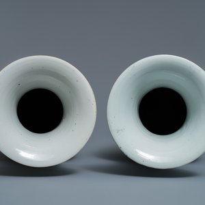 Une paire de vases en porcelaine de Chine famille rose aux dames dans un jardin, 19/20ème — photo 5