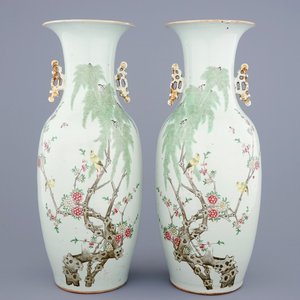 Une paire de vases en porcelaine de Chine famille rose aux oiseaux parmis fleurs, 19/20ème — photo 1