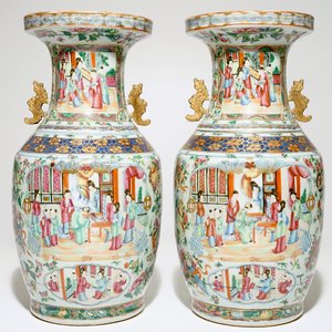 Une paire de vases en porcelaine de Chine famille rose, Canton, 19ème — photo 1