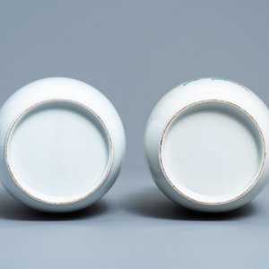 Une paire de vases en porcelaine de Chine famille rose coquille d'oeuf, République — photo 6
