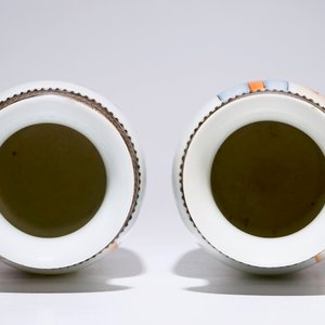 Une paire de vases en porcelaine de Chine famille rose coquille d'oeuf, République, 20ème — photo 5