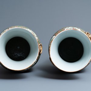 Une paire de vases en porcelaine de Chine famille rose de Canton, 19ème — photo 5