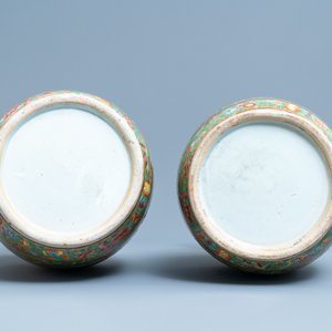 Une paire de vases en porcelaine de Chine famille rose de Canton, 19ème — photo 6