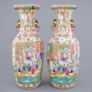 Une paire de vases en porcelaine de Chine famille rose de Canton avec des canards comme anses, 19ème — photo 1