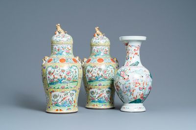 Une paire de vases en porcelaine de Chine famille rose de Canton et un à décor de guerriers, marque de Qianlong, 19ème