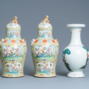 Une paire de vases en porcelaine de Chine famille rose de Canton et un à décor de guerriers, marque de Qianlong, 19ème — photo 4