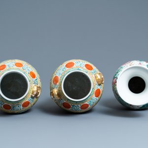 Une paire de vases en porcelaine de Chine famille rose de Canton et un à décor de guerriers, marque de Qianlong, 19ème — photo 7