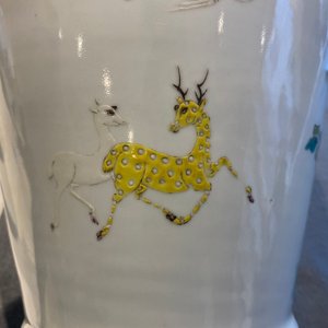 Une paire de vases en porcelaine de Chine famille rose de style Yongzheng, 19/20ème — photo 12
