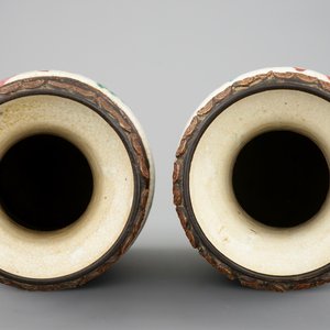 Une paire de vases en porcelaine de Chine famille rose, dit "de Nankin", 19ème — photo 5