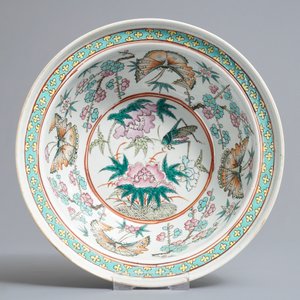 Une paire de vases en porcelaine de Chine famille rose dit "de Nankin" et un bol, 19ème — photo 8