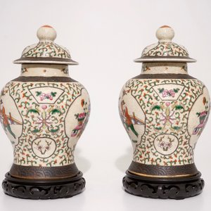 Une paire de vases en porcelaine de Chine famille rose, dit "de Nanking", 19ème — photo 4