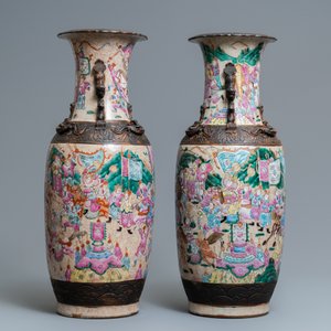 Une paire de vases en porcelaine de Chine famille rose dite 'de Nankin' à décor de guerriers, Chine, 19ème — photo 4