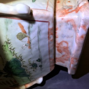 Une paire de vases en porcelaine de Chine famille rose et faux marbre, Qianlong — photo 21