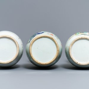 Une paire de vases en porcelaine de Chine famille rose et un à décor d'antiquités, 19/20ème — photo 6