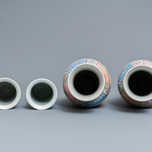 Une paire de vases en porcelaine de Chine famille rose et une en bleu et blanc, 19ème — photo 5
