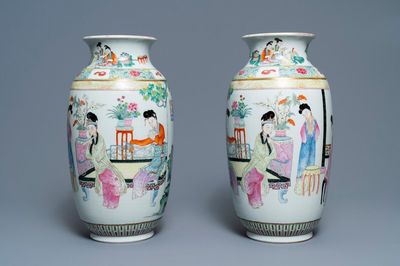 Une paire de vases en porcelaine de Chine famille rose, marque de Qianlong, 19/20ème