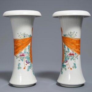 Une paire de vases en porcelaine de Chine famille rose, marque de Qianlong, 20ème — photo 4